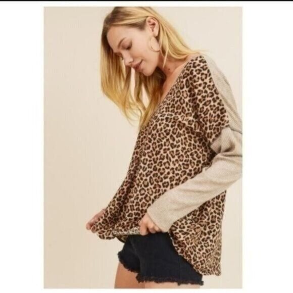 Leopard Print V-Neck Long Sleeve Top W/Beige Ribbed Contrast-NEW - Picture 7 of 8